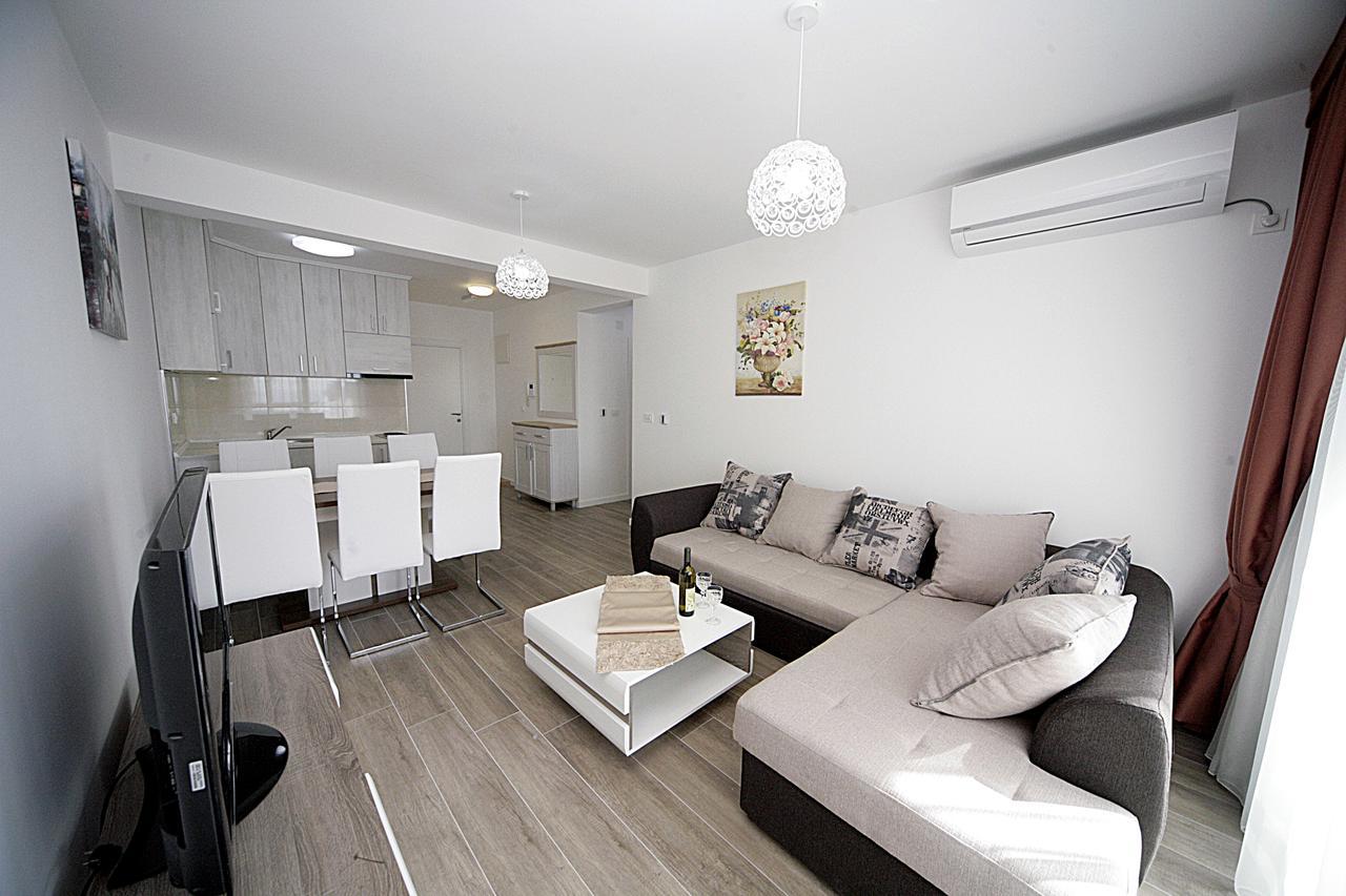 Sea Star Apartment Dobra Voda Dış mekan fotoğraf