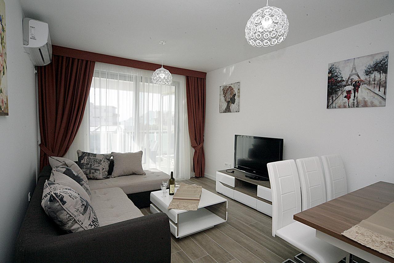 Sea Star Apartment Dobra Voda Dış mekan fotoğraf