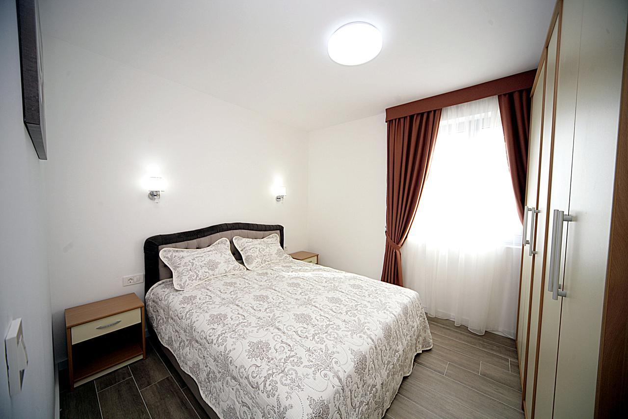 Sea Star Apartment Dobra Voda Dış mekan fotoğraf